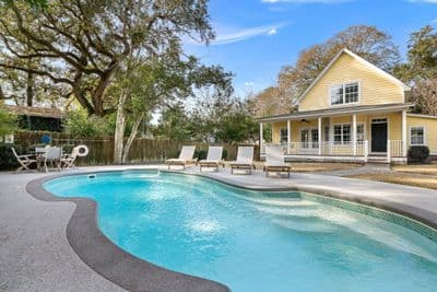 The Shady Oak | Pool in Park Circle