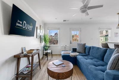 Rose Suite: Timeless Comfort only 5 Blocks to King
