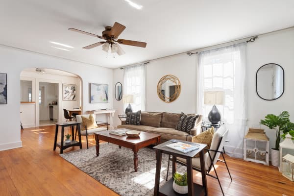 Hampton Park Place | Cozy Pet Friendly 2BR Retreat